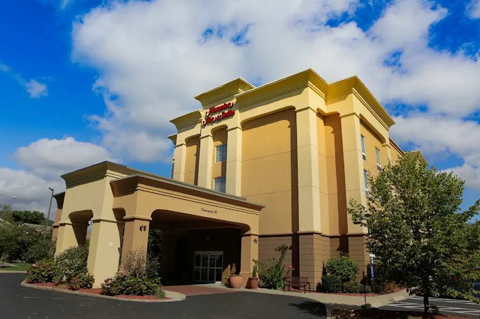 Hampton Inn & Suites Greenfield 4