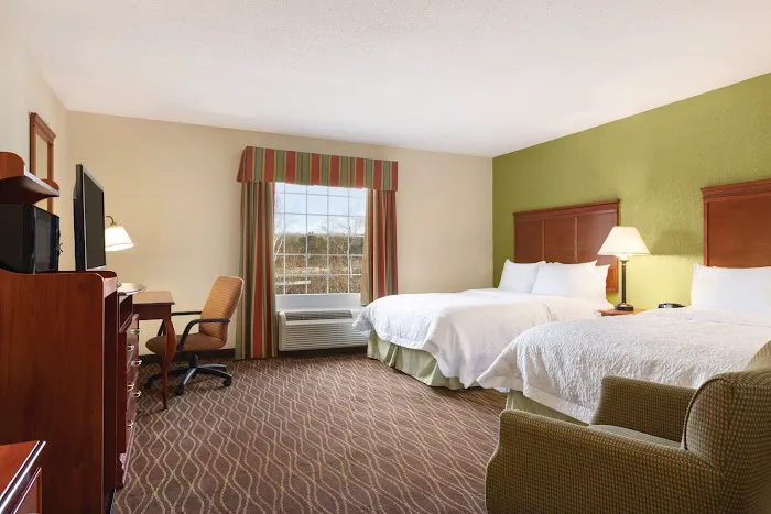 Hampton Inn & Suites Greenfield 4