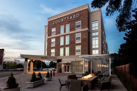 Courtyard Rochester Downtown 4