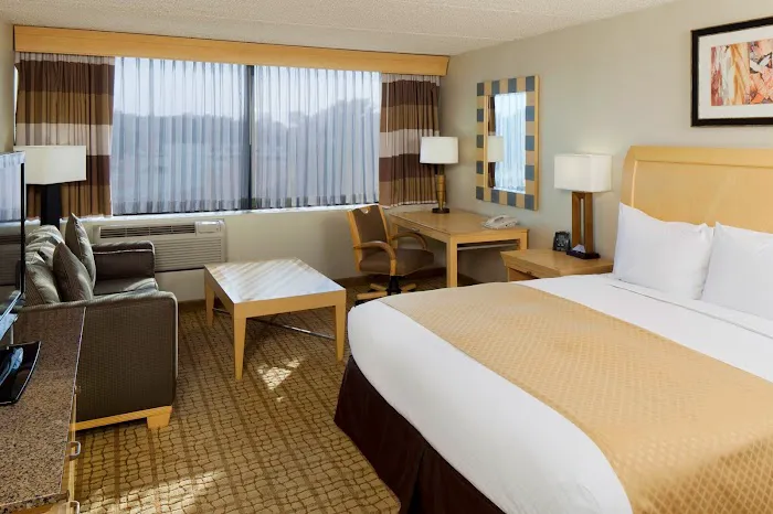 DoubleTree by Hilton Hotel Rochester 4