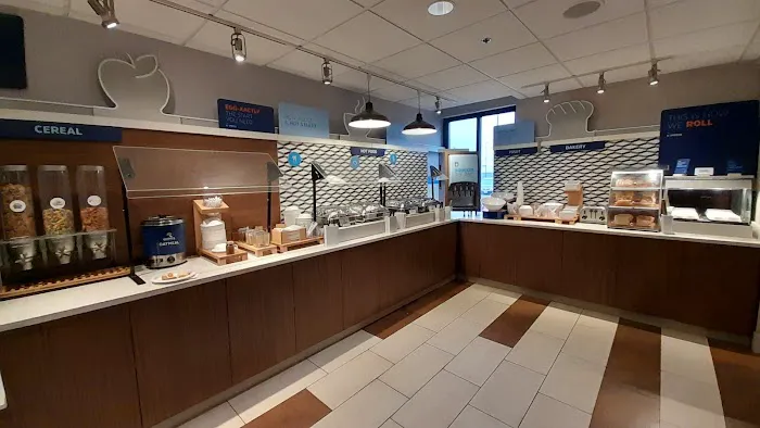 Holiday Inn Express Rochester - University Area 4