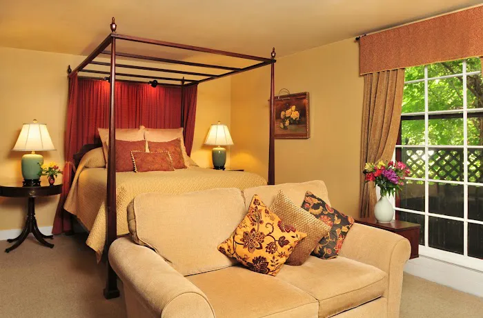 1795 Acorn Inn Bed and Breakfast 4