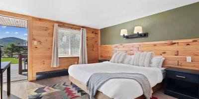 Wolfjaw Lodge