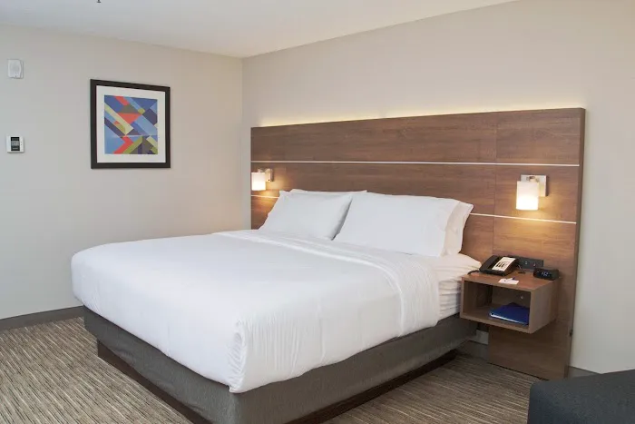 Holiday Inn Express South Burlington, an IHG Hotel 4