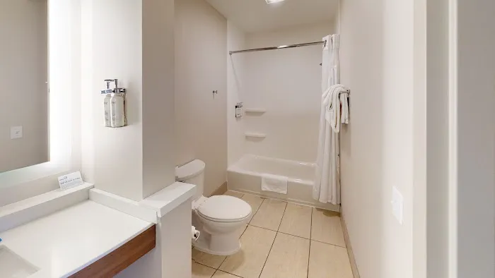 Holiday Inn Express South Burlington, an IHG Hotel 4