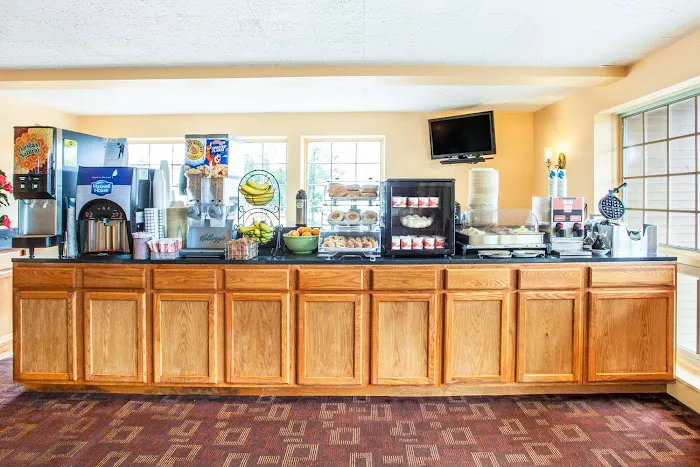 Travelodge by Wyndham South Burlington 4
