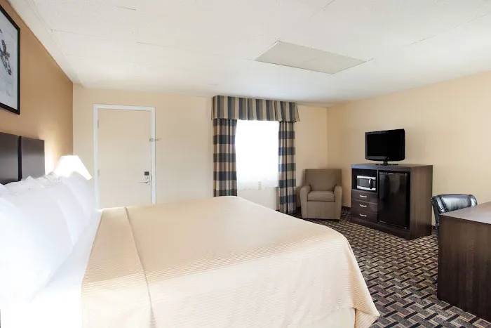 Travelodge by Wyndham South Burlington 4