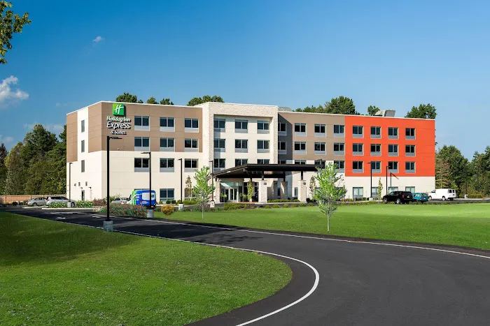 Holiday Inn Express & Suites Queensbury - Lake George Area by IHG 4