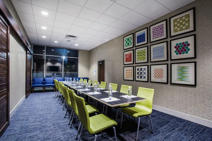 Holiday Inn Express & Suites Queensbury - Lake George Area by IHG 4