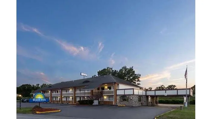 Days Inn by Wyndham Queensbury/Lake George 4