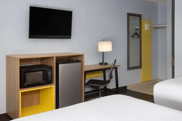 Days Inn by Wyndham Queensbury/Lake George 4