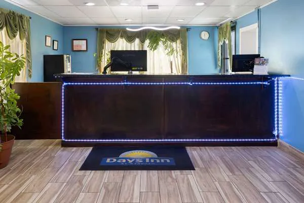 Days Inn by Wyndham Queensbury/Lake George 4