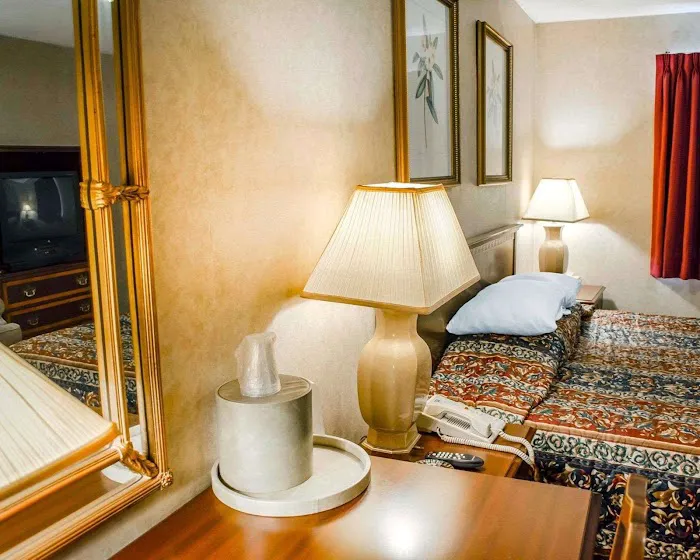 Rodeway Inn 4