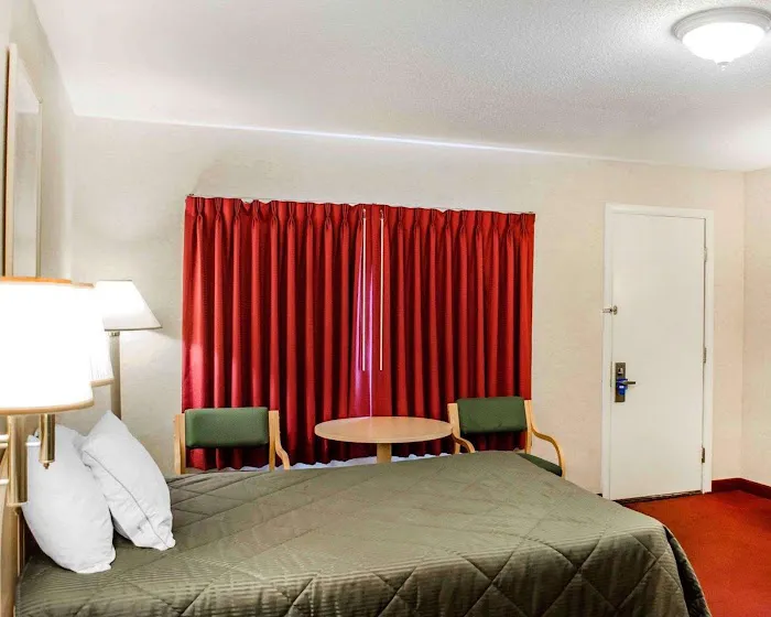 Rodeway Inn 4