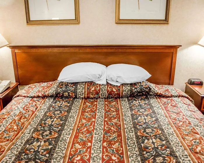 Rodeway Inn 4