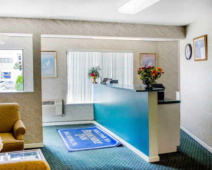 Rodeway Inn 4