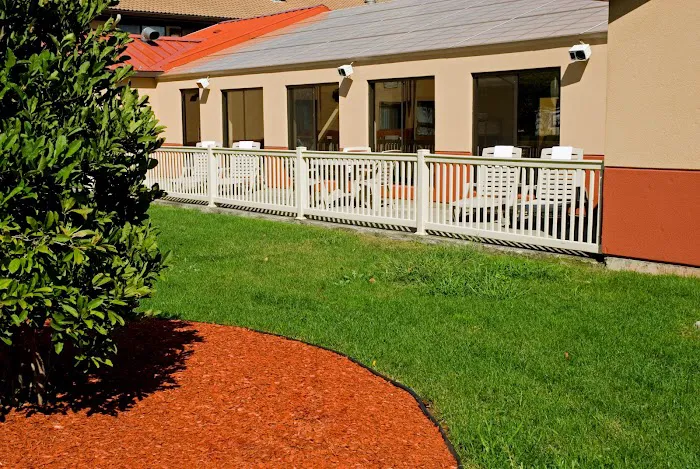 Comfort Inn & Suites 4