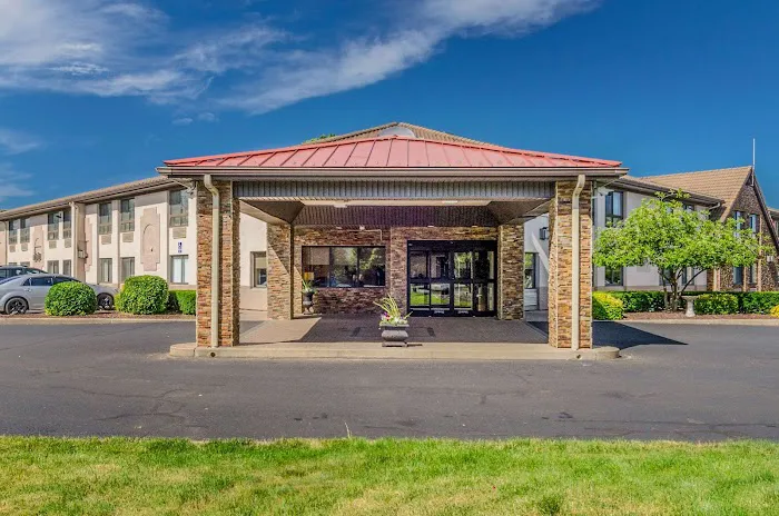 Comfort Inn & Suites 4