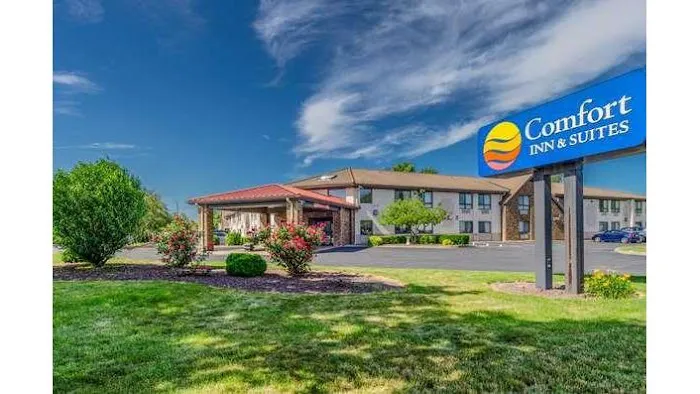 Comfort Inn & Suites 4