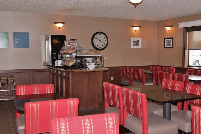 Comfort Inn & Suites 4