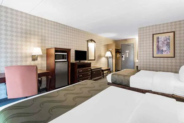 Quality Inn 4