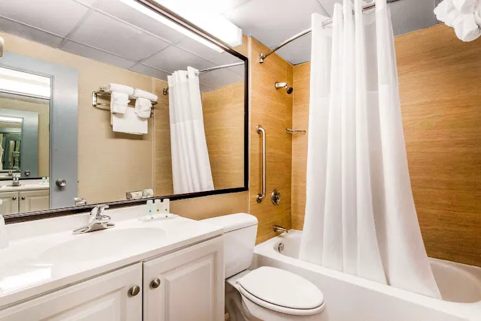 Quality Inn 4