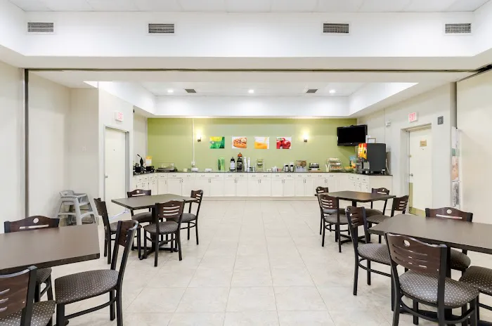 Quality Inn 4