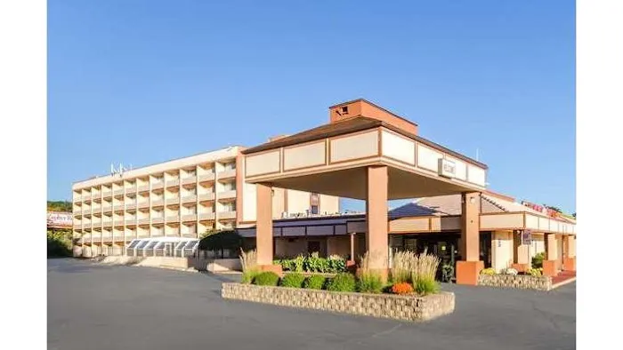 Quality Inn 4