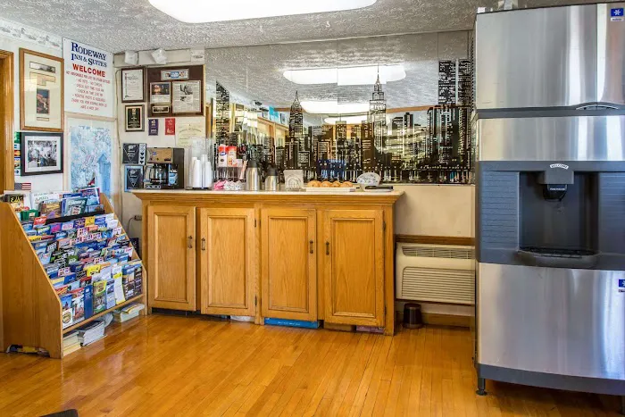 Rodeway Inn & Suites Branford - Guilford 4