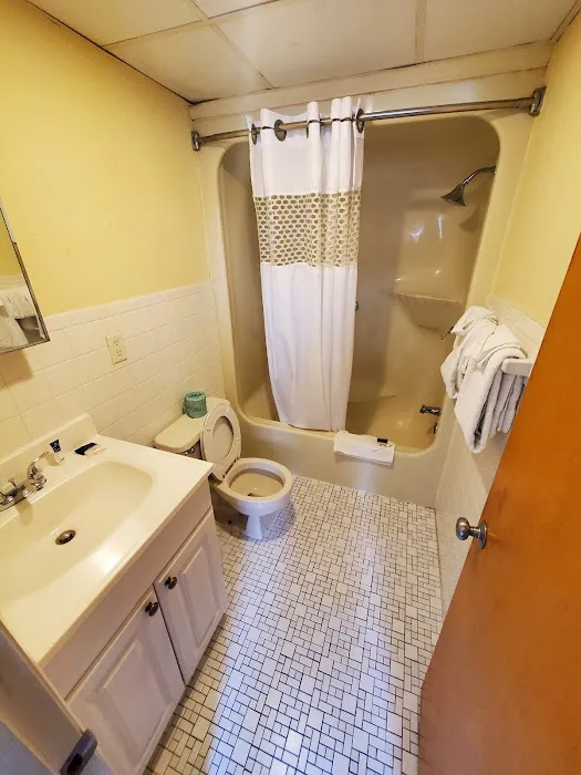 Americas Best Value Inn New London Mystic 4