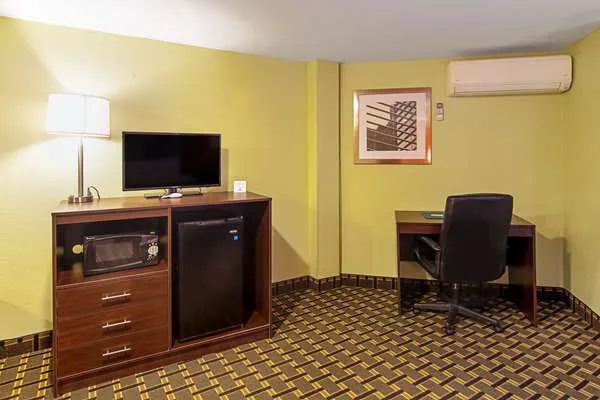 Quality Inn Plainfield I-395 4