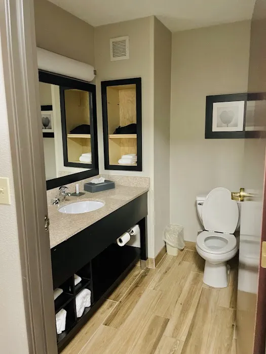 La Quinta Inn & Suites by Wyndham Norwich-Plainfield-Casino 4