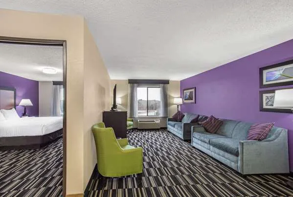 La Quinta Inn & Suites by Wyndham Norwich-Plainfield-Casino 4