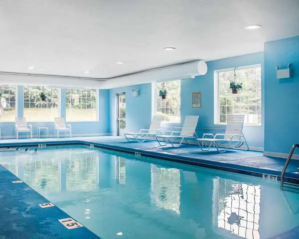 Comfort Inn & Suites 5