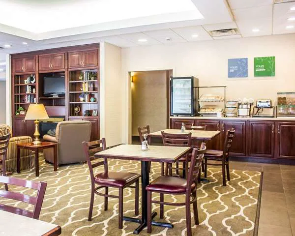Comfort Inn & Suites 5