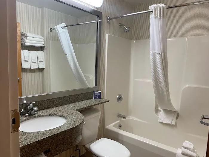 Microtel Inn & Suites by Wyndham Uncasville Casino Area 5