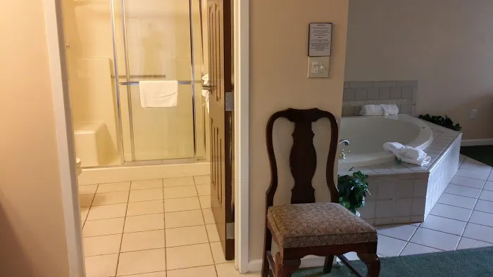 Golden Circle Inn & Suites 4