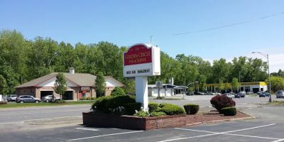 Golden Circle Inn & Suites