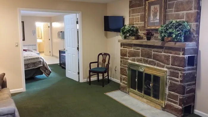 Golden Circle Inn & Suites 4