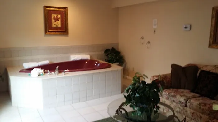 Golden Circle Inn & Suites 4