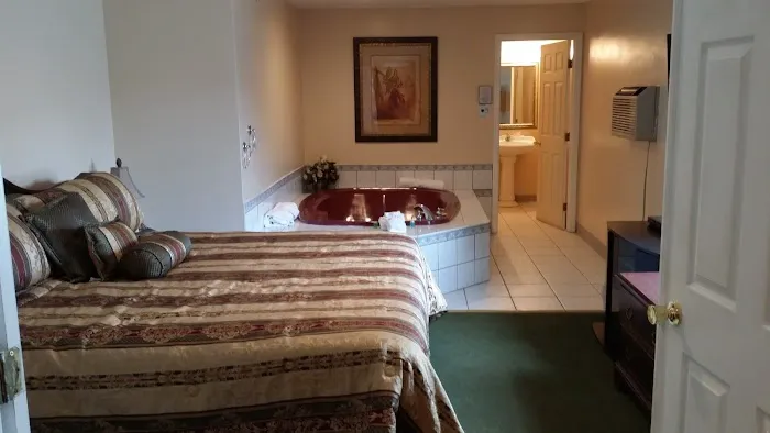 Golden Circle Inn & Suites 4