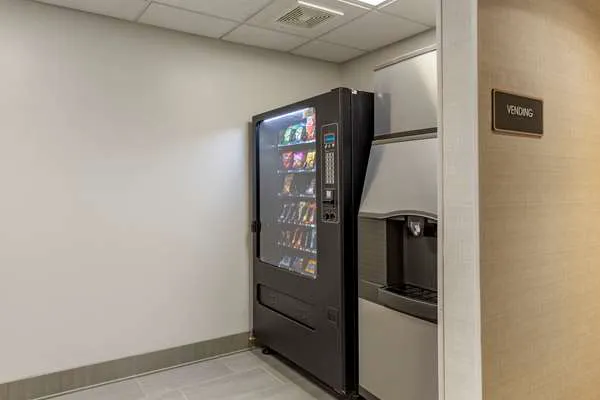 Comfort Inn & Suites 4