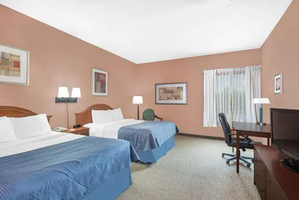 Howard Johnson by Wyndham Amherst Hadley 4