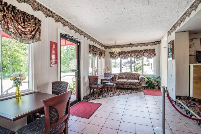 Econo Lodge 5