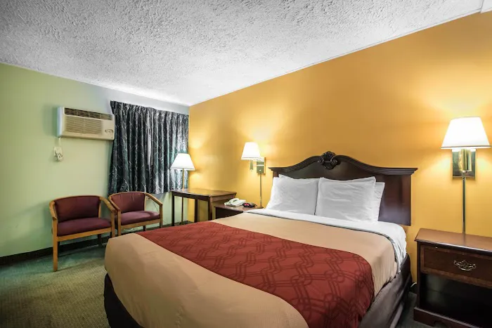 Econo Lodge 5