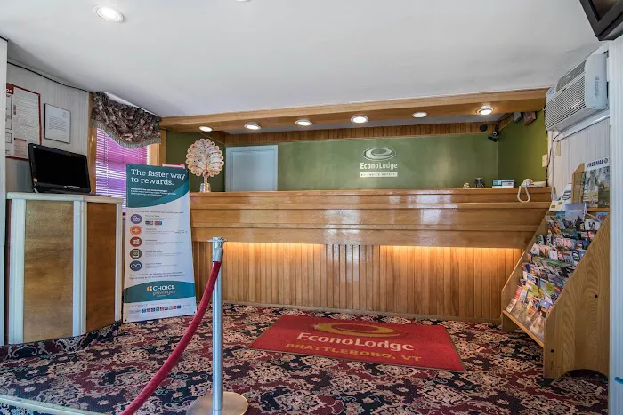 Econo Lodge 5