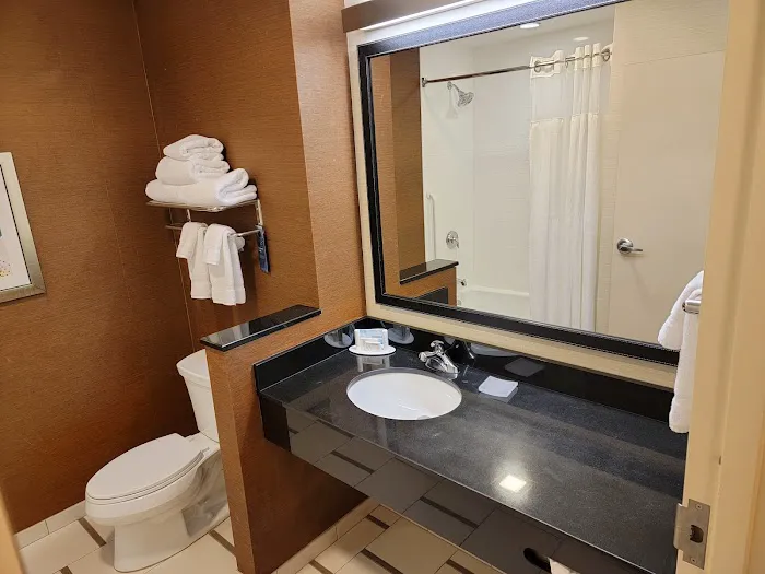 Fairfield Inn & Suites Springfield Northampton/Amherst 4