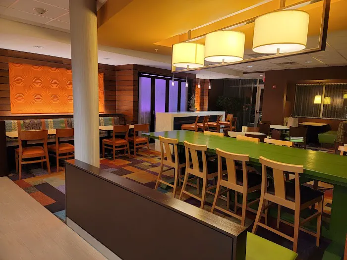Fairfield Inn & Suites Springfield Northampton/Amherst 4