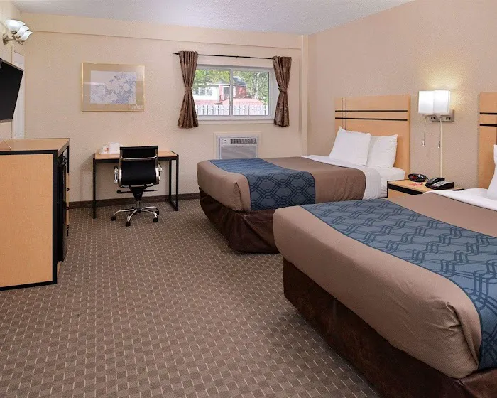 Econo Lodge Rochester I-90 & I-390 4