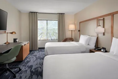 Fairfield Inn Rochester Airport 4